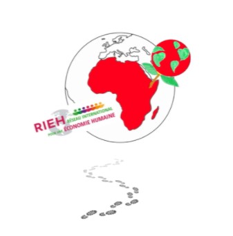 Carnet de voyage en Afrique - SAK : une petite entreprise face  un monceau d'immondices